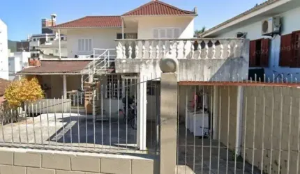 Casa com 5 dormitórios na Trindade - Florianópolis