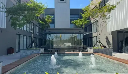 Loja diferenciada, com vaga de garagem, no primeiro Residencial Multifuncional da SC 401- Fpolis