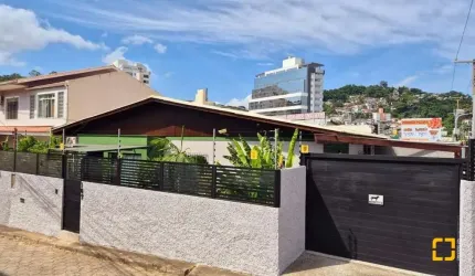 Casa  3 dormitorios, 1 suíte e 2 vagas no Saco dos Limões - Florianopolis -- SC
