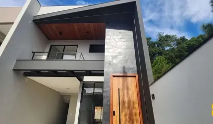 Linda Casa de 2 andares com 3 dormitórios