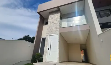 Linda Casa de 2 andares com 3 dormitórios