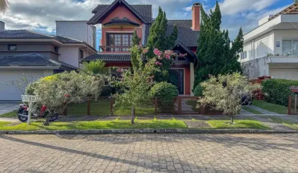 Casa - Jurerê Internacional - Pátio grande - 3 dormitórios - Escritório - Florianópolis - SC