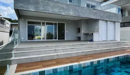 Casa - 3 suítes - Piscina - 4 vagas - Pedra Branca - Palhoça