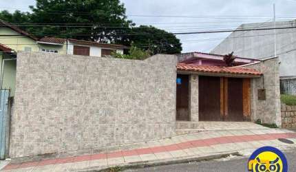 Casa, 3 dorm. (1 suíte), com piscina, na Agronômica.