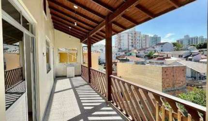 Casa com 4 quartos no Estreito.