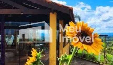 Sitio com 4.5 alqueires , casa Sede  300m2 com 3 dormitorios sendo 1 suite - casa de caseiro - MINA de agua