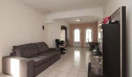 Casa de 4 dorm, 2 vagas 300m² proximo ao metro.