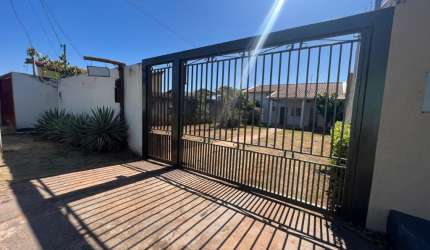CASA TERRÉA COM ÁREA EXTERNA