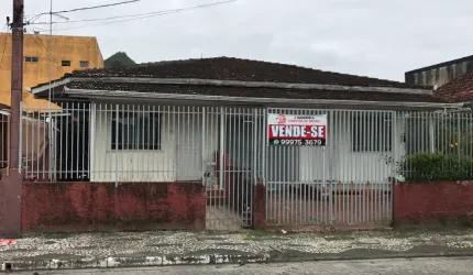 Terreno com duas casas no centro de Matinhos