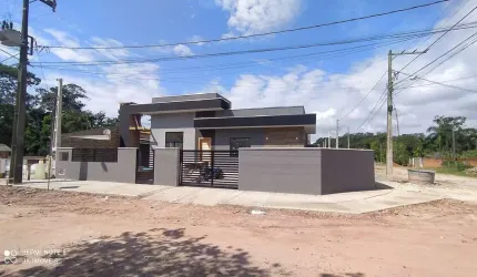 BELÍSSIMA CASA NOVA DE ESQUINA,COM PISCINA,A VENDA NO BALNEÁRIO ITAPOÁ