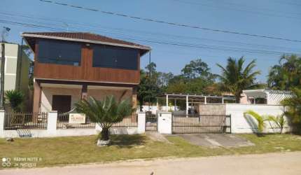 ÓTIMO SOBRADO COM PISCINA E AMPLA ÁREA DE LAZER, A VENDA EM ITAPOÁ-SC