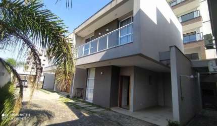 MAGNÍFICO TRIPLEX NO CONDOMÍNIO ILHA DE CAPRI,A VENDA NO BALN.RAINHA DO MAR