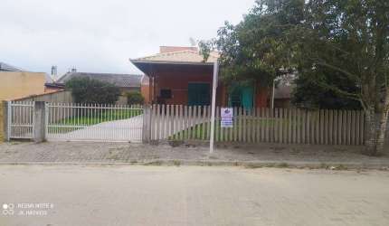 BELÍSSIMA CASA BEM LOCALIZADA, A VENDA NO LOTEAMENTO PRINCIPE EM ITAPOÁ SC