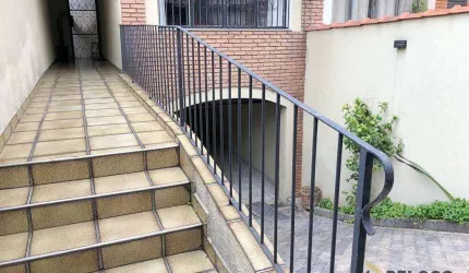 Ótimo sobrado reformado com 459m² de área construída, ótima localização - R$ 2.980.000,00