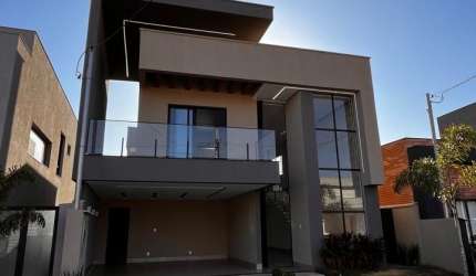 Sobrado à venda no Jardins Capri com 3 suítes e 4 vagas de garagem