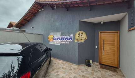 Linda casa disponível em Mongaguá. Seu novo lar espera por você