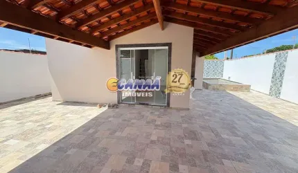 Excelente Casa com Piscina à Venda em Itanhaém/SP