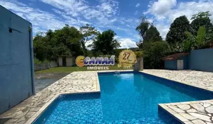 Linda Chácara com Piscina e Amplo Quintal Gramado em Mongaguá!!