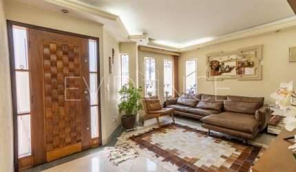 Casa à venda de 142 m² com piscina e 2 vagas na Mooca
