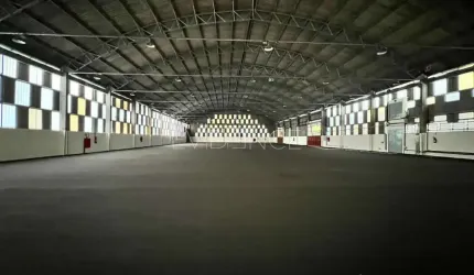 Galpão comercial com área total de terreno em 4954 m². Armazém com 2304 m² - Parque Novo Mundo.