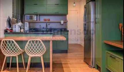 Studio 100% mobiliado (PORTEIRA FECHADA) e com vaga de garagem