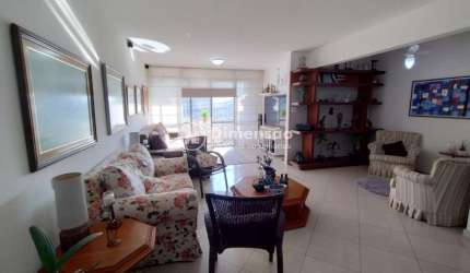 Amplo e iluminado, apartamento localizado em um dos bairros mais charmosos de F