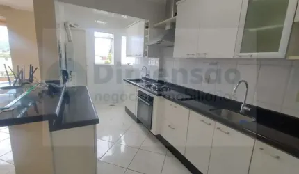 Cobertura com piscina em frente a UFSC