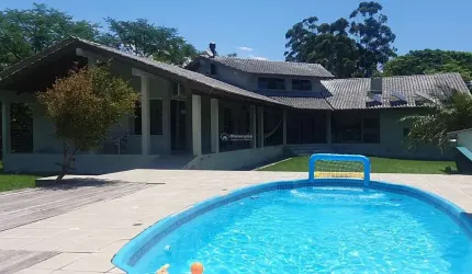 Paraíso em Ratones: Sítio encantador com piscina,  lazer e exuberante natureza.