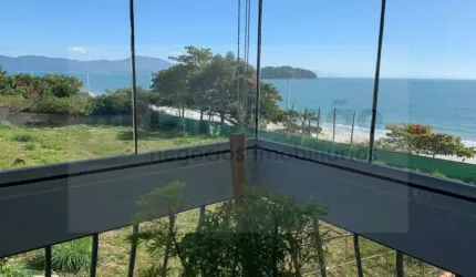 Lindo apartamento 2 dormitórios com pé na areia e vista mar em Canasvieiras