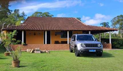Chácara com piscina em Taiaçupeba