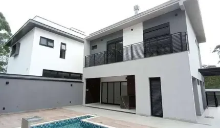 Casa com 3 suites e piscina no Mosaico da Serra