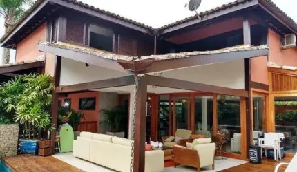 Casa com 4 dorm e piscina na praia Barra do Una