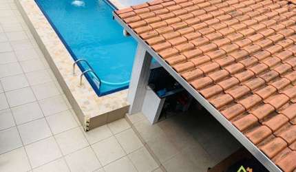 Sobrado Espaçoso e Reformado no Bairro Ocian