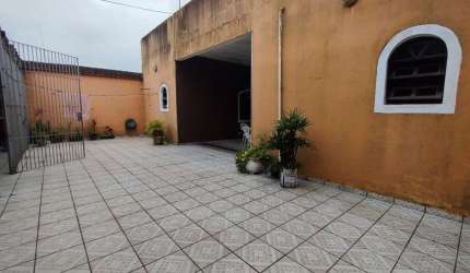 linda casa isolada