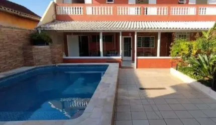 Sobrado com Piscina e Edícula no Bairro Ocian