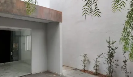 Linda casa  de 03 quartos