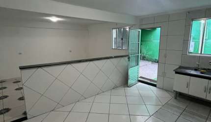 Casa com 01 dormitório - 01 Sala - 01 Cozinha e Banheiro - aceita depósito  caução