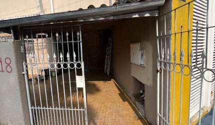 Casa na Vila Guilhermina - com 2 dormitórios -1 vaga de garagem - aceita depósito caução