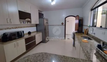 Sobrado com 4 dormitórios à venda, 210 m² por R$ 680.000,00 - Jardim Campo Verde - Mauá/SP