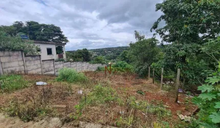 Terreno a venda 408m²- Bairro Vale dos Araçás-Mateus Leme-MG.