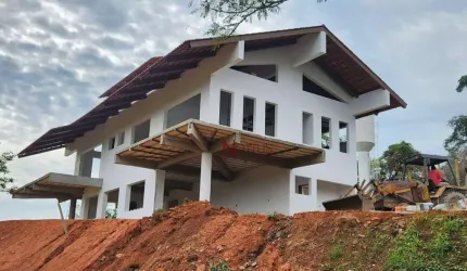 CASA DE ALTO PADRÃO - ÓTIMA LOCALIZAÇÃO - MATEUS LEME/MG