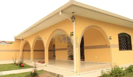 Casa com 3 dormitórios com 300m² no Centro de Pinhais