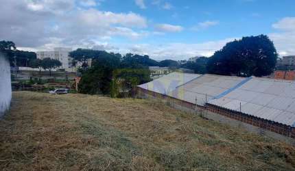 Terreno com 354,44 m² no Tingui para construção de empreendimento residencial