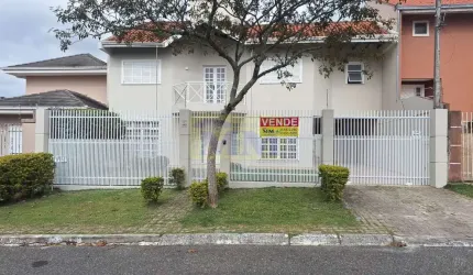 Casa Espaçosa com Amplo Terreno no Pineville, Pinhais/PR