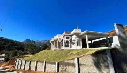 Casa com 3 dormitórios à venda, 122 m² por R$ 700.000,00 - Bonsucesso - Teresópolis/RJ