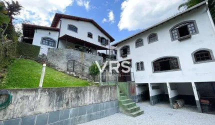 Casa com 3 quartos, sendo uma suíte, área gourmet e outra linda área independente, destinada para hospedes ou para  airbnb.