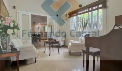Casa à venda em São Francisco, alto padrão, próxima a Rui Barbosa.