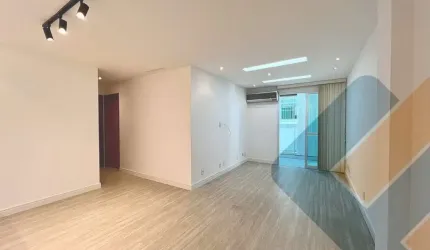 Apartamento à venda em São Francisco, com dois dormitórios e vaga de garagem.