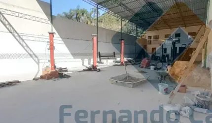 Loja comercial em Santa Rosa, Niterói-RJ: 5 salas, 5 banheiros, 500m² - Venda ou Locação!