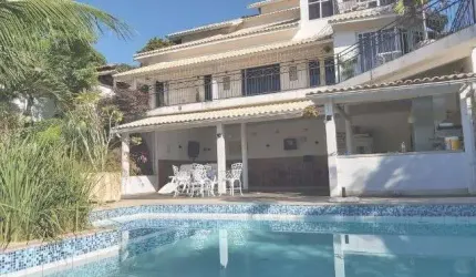 Casa a venda em Pendotiba, 4 quartos e 2 vagas.